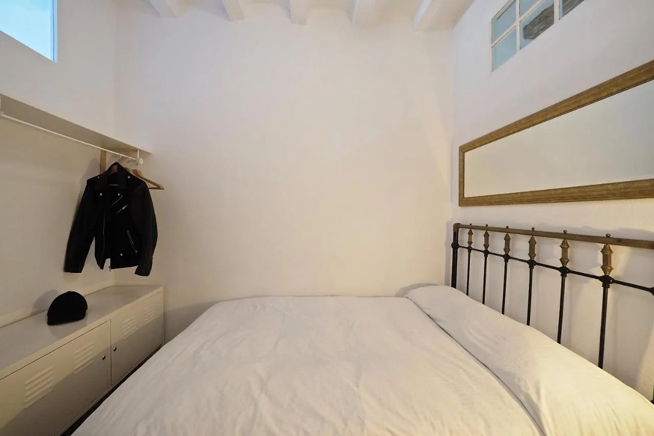 Almodovar Apartment 바르셀로나